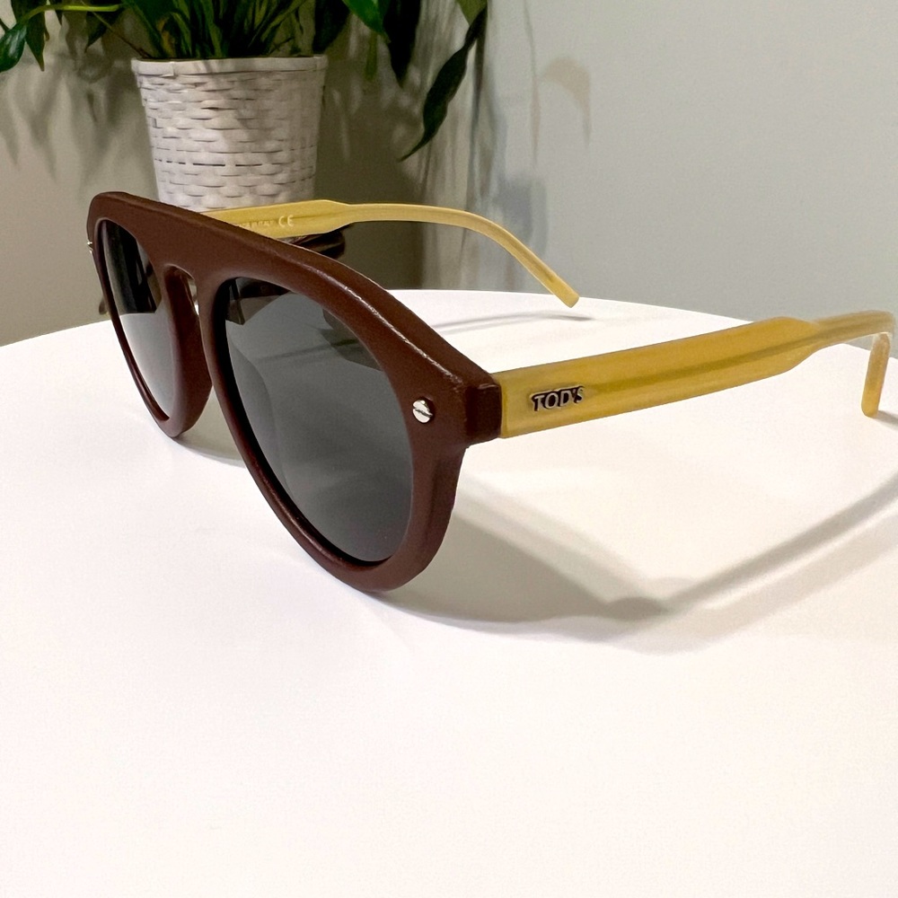 Authentic NWT Tods Sunglassas